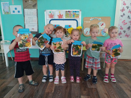 Ребята группы "Крохи" продолжают знакомство с прекрасным временем года - ОСЕНЬЮ! Ребята группы "Крохи" продолжают знакомство с прекрасным временем года - ОСЕНЬЮ!.